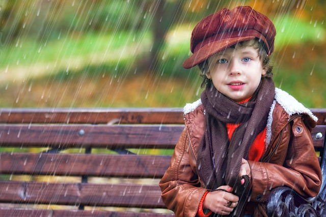 dítě v dešti